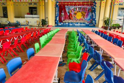 Những hình ảnh rất dễ thương và vô cùng biết ơn những Bạn nhỏ tại Trường MN Tanh Bình đã quên góp ủng hộ Đồng bào bị lũ lụt do ảnh hưởng cơn bão số 3. Số tiền ủng hộ được là 4.155.000đồng đã được chuyển khoản về TKNH do Ban MTTQVN huyện EaKar. Sông sông với hoạt động kêu gọi ủng hộ Đồng bào bị lũ lụt thì nhà trường cũng kêu gọi được các mạnh thường quân ủng hộ tiền và vật phẩm cho các cháu tết trung thu . TM nhà trường tôi xin bày tỏ lòng biết ơn tới quý mạnh thường quân như; Bác Mai Xuân Hải – Cam Ranh Khánh Hoà, Cô Phạm Thị Đoan Trang- GĐ TTNN ở Thôn 2 Cư Ni, Mầm non Tư thục Âu Cơ tại TT Ea Kar.