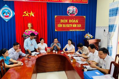 Thực hiện QĐ số 571/QĐ-UBND ngày 02 tháng 10 năm 2024 v/v thành lập Đoàn kiểm tra An toàn vệ sinh thực phẩm, tại các cơ sở kinh doanh thực phẩm do Ngành y tế quản lý; Y tế trường học và bếp ăn tập thể; An toàn vệ sinh lao động trong các trường học năm 2024. Sáng nay nhà trường đã được đón đoàn làm việc cụ thể tại trường; Nhà trường đã được nghe ý kiến đóng góp ý kiến của các thành viên trong đoàn, đặc biệt là sự chỉ đạo sát sao của BS Trần Bình Gấm- trưởng đoàn. Nhà trường đã tiếp thu và khắc phục những tồn tại đồng thời phát huy những mặt tích cực. Với một mong muốn làm tất cả những gì tốt đẹp nhất cho học sinh thân yêu. Xin chân thành cảm ơn đoàn.