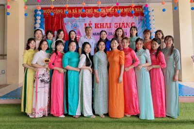 Ngày 5/9 nhà trường Mầm non Thanh Bình đã long trọng tổ chức buổi lễ khai giảng năm học 2024-2025. Về dự với buổi lễ có đồng chí Nguyễn Văn Thành, Trung tá- P trưởng CA huyện Ea Kar, về phía chính quyền có ông Bùi Văn Hiền, PBT Đảng uỷ- CTHĐND xã Ea Sar và ông Nguyễn Văn Thành, ĐUV-CHTBCHQS xã. Cùng với 190 học sinh và phụ huynh và các đồng chí CBGVNV của nhà trường cùng có mặt. Buổi lễ được diễn ra trang trong và đúng quy định.